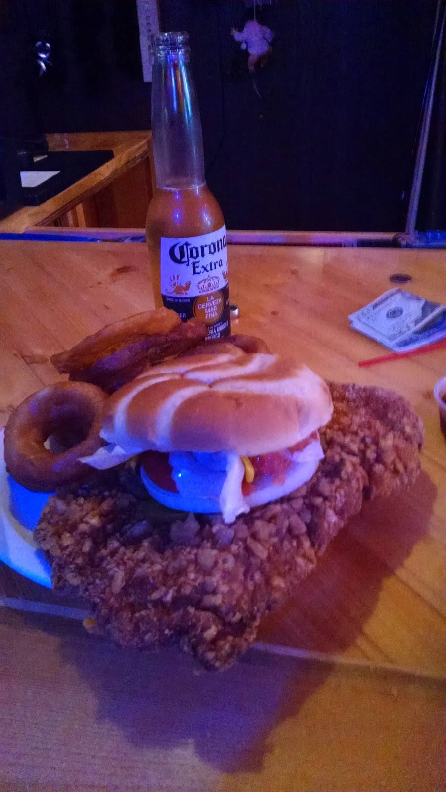 Halos Bar & Grill | restaurant | 215 E Water St, Alexandria, IN 46001, USA | 7657247520 OR +1 765-724-7520