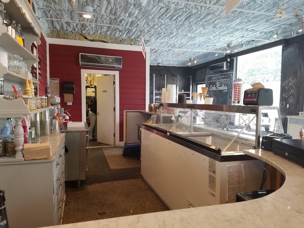 Doghouse | restaurant | 2527 Edgewater Dr, Orlando, FL 32804, USA | 4074125409 OR +1 407-412-5409