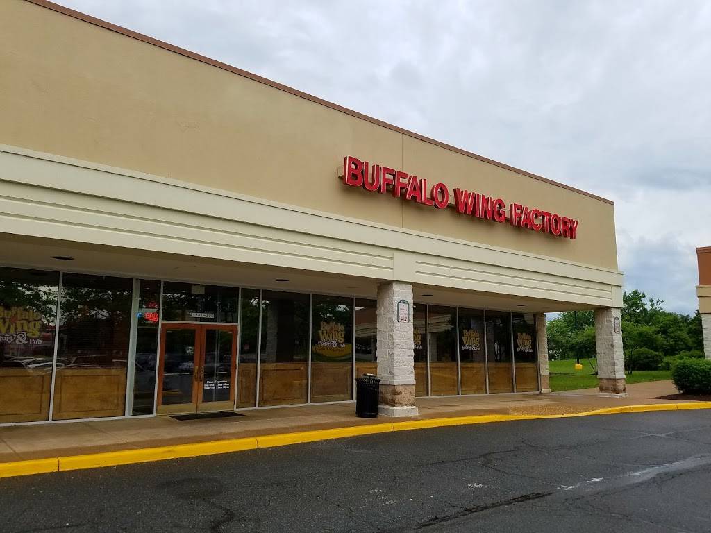 Buffalo Wing Factory | restaurant | 43761 Parkhurst Plaza #100, Ashburn, VA 20147, USA | 7037294200 OR +1 703-729-4200