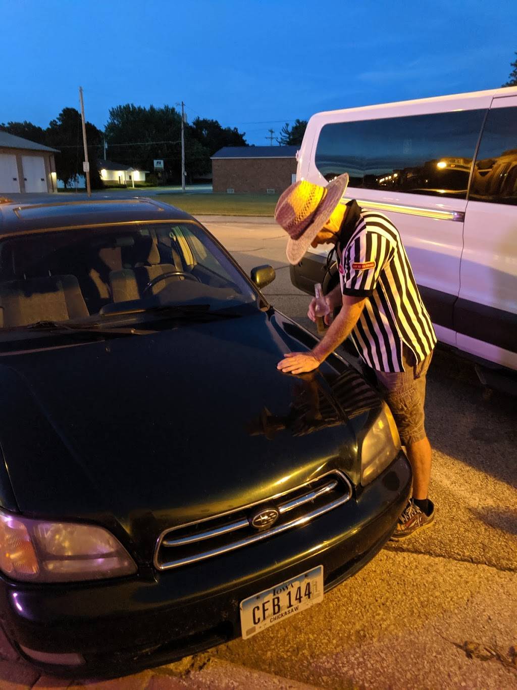 Shiners Bar & Grill | restaurant | 206 S Main St, Fayette, IA 52142, USA | 5634259109 OR +1 563-425-9109