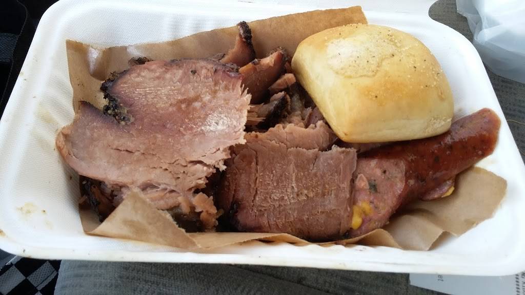 Dickeys Barbecue Pit | restaurant | 407 N Pacific Coast Hwy, Redondo Beach, CA 90277, USA | 4243980042 OR +1 424-398-0042