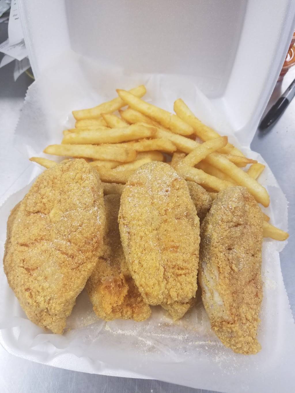 Fishermen Fish & Chicken | restaurant | 3165 Grant St, Gary, IN 46408, USA | 2197024788 OR +1 219-702-4788