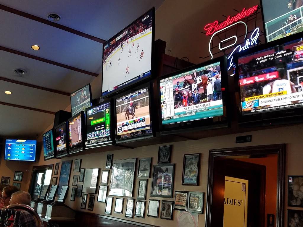 Nicolinos Trackside | night club | 621 Ridgeview Dr, McHenry, IL 60050, USA | 8153449800 OR +1 815-344-9800