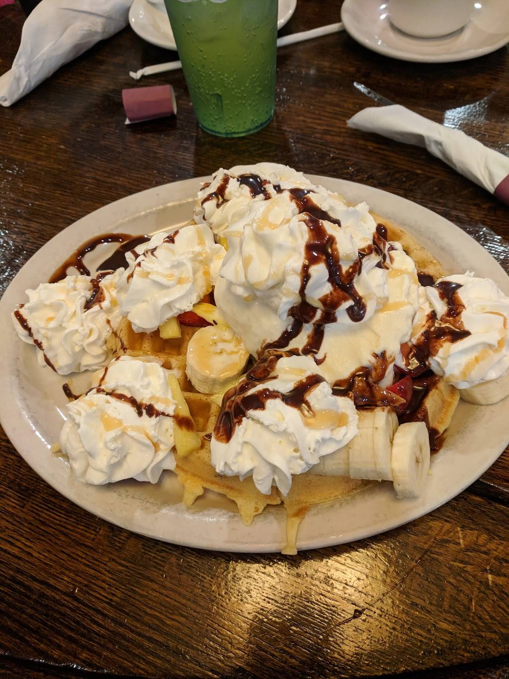 Maxfields Pancake House | restaurant | 2727 N Mayfair Rd, Wauwatosa, WI 53222, USA | 4144536000 OR +1 414-453-6000