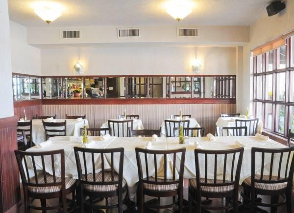 Camarras | restaurant | 2899 Dufferin St, North York, ON M6B 3S7, Canada | 4167893221 OR +1 416-789-3221