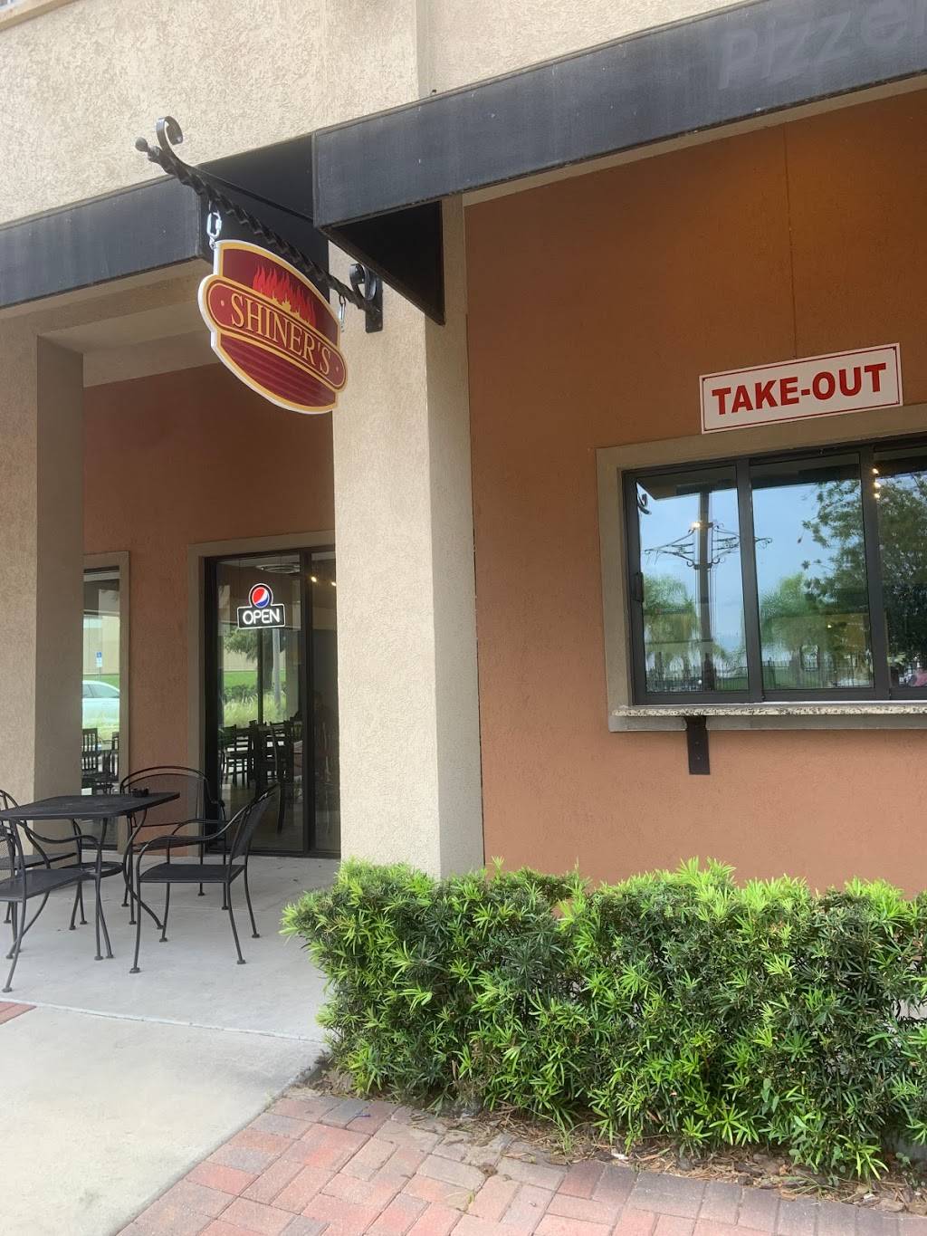 Shiners | restaurant | 134 W Ruby St, Tavares, FL 32778, USA | 3526095062 OR +1 352-609-5062