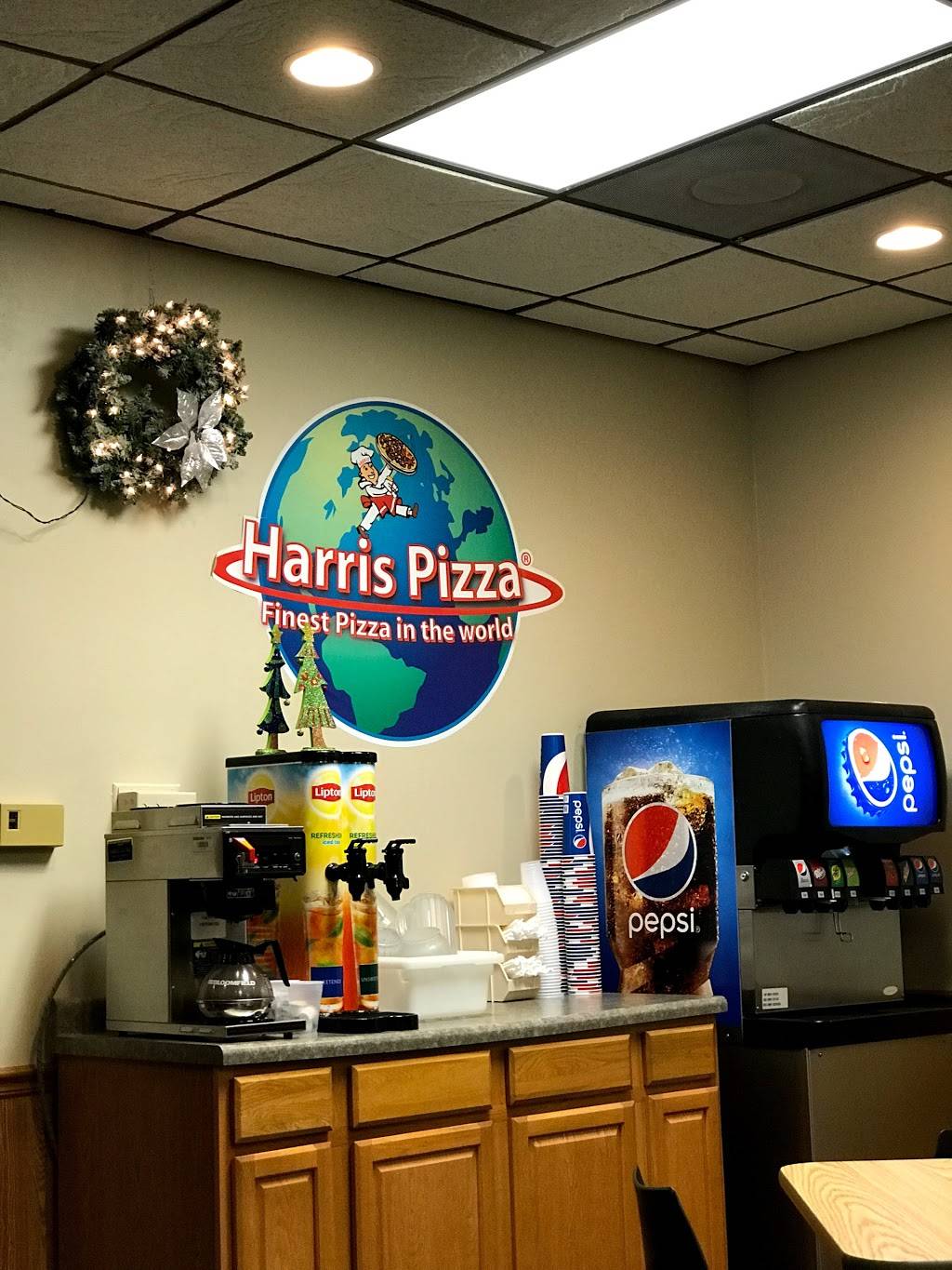 Harris Pizza | restaurant | 524 E Locust St, Davenport, IA 52803, USA | 5633222411 OR +1 563-322-2411
