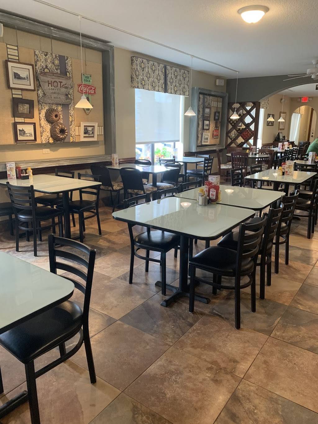 Courthouse Subs & Pub | restaurant | 505 W Main St, Tavares, FL 32778, USA | 3522534663 OR +1 352-253-4663