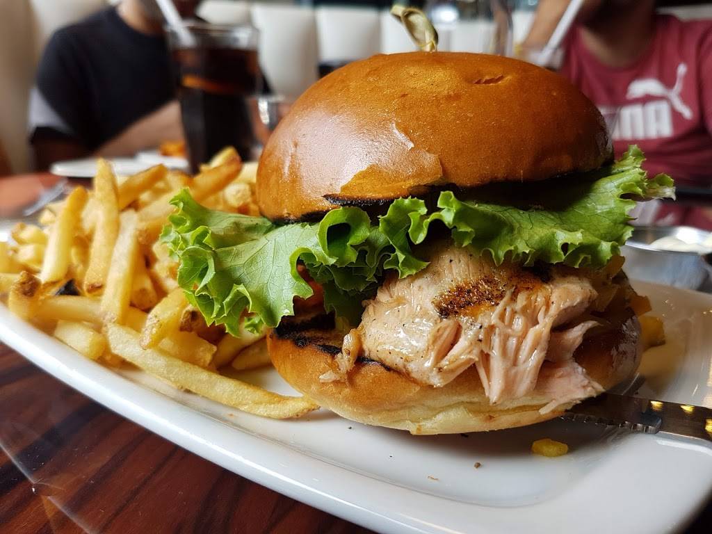 Madisons Restaurant & Bar | restaurant | 7977 Boulevard Décarie, Montréal, QC H4P 2H5, Canada | 5145433131 OR +1 514-543-3131