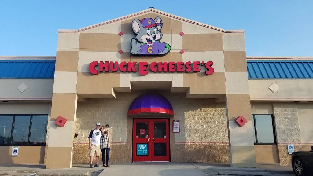 Chuck E. Cheese | restaurant | 2215 SW Wanamaker Rd, Topeka, KS 66614, USA | 7852727306 OR +1 785-272-7306