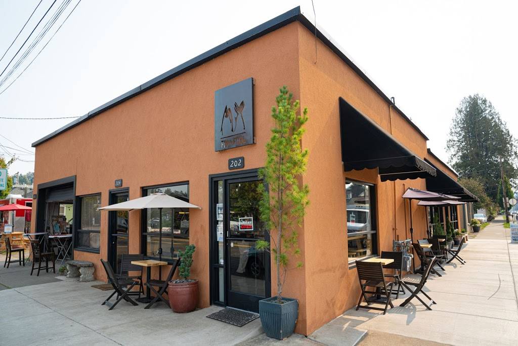 Fin+Fowl Kitchen | restaurant | 202 Jersey St, Silverton, OR 97381, USA | 5038744309 OR +1 503-874-4309