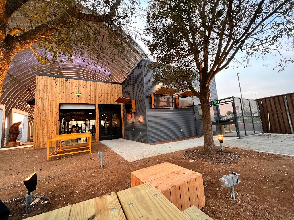 Camp 1604 | restaurant | 5534 N Loop 1604 W, San Antonio, TX 78249, USA | 2107561725 OR +1 210-756-1725