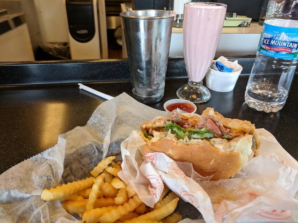 Ardy & Eds Drive In | restaurant | 2413 S Main St, Oshkosh, WI 54902, USA | 9202315455 OR +1 920-231-5455