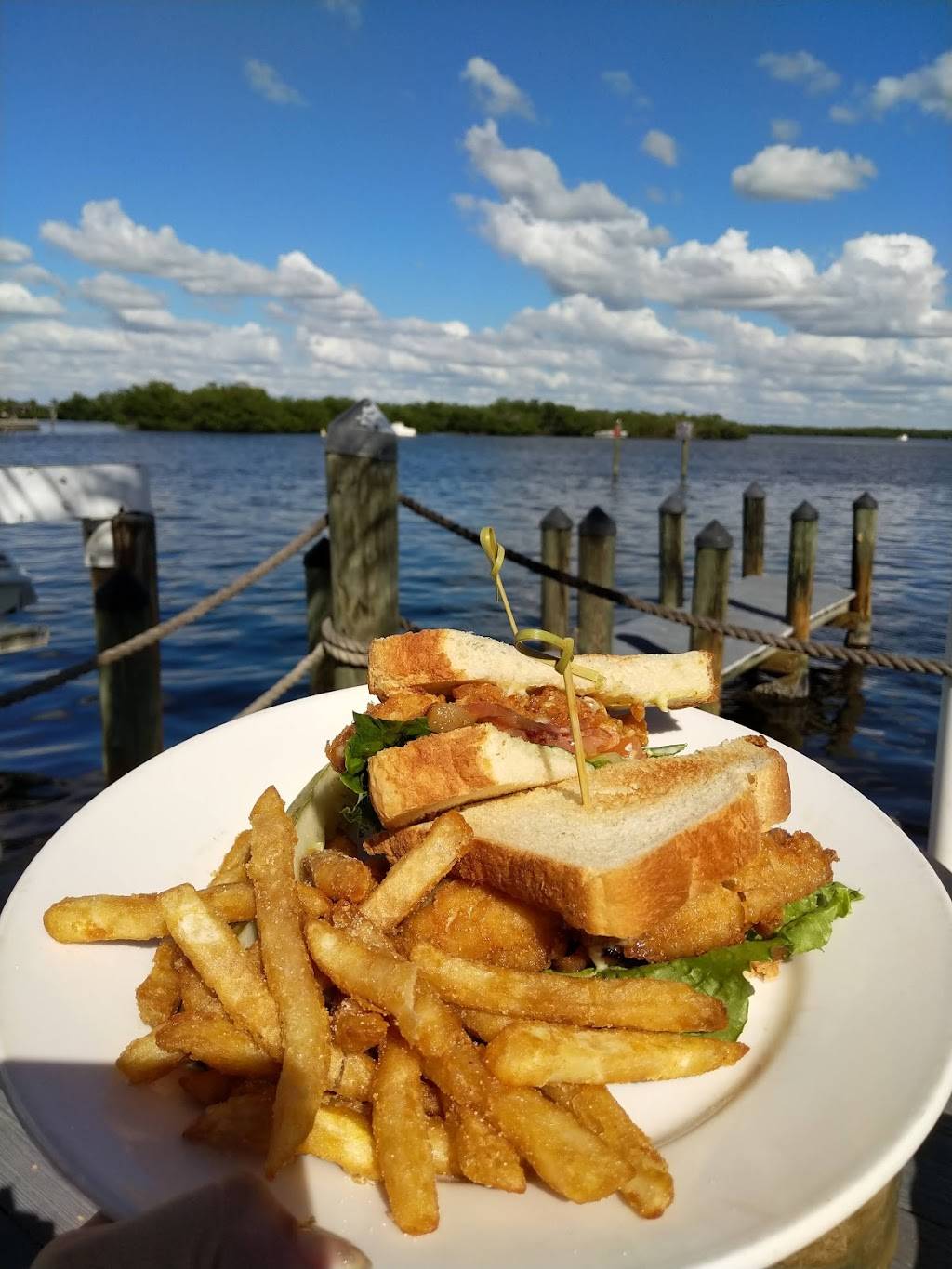 Nauti Parrot Dock Bar | restaurant | 19001 San Carlos Blvd, Fort Myers Beach, FL 33931, USA | 2393145667 OR +1 239-314-5667