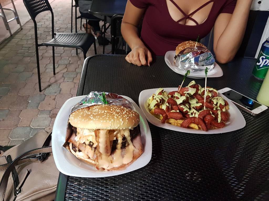 Que Perros | restaurant | 5912 Johnson St, Hollywood, FL 33021, USA | 9549618366 OR +1 954-961-8366