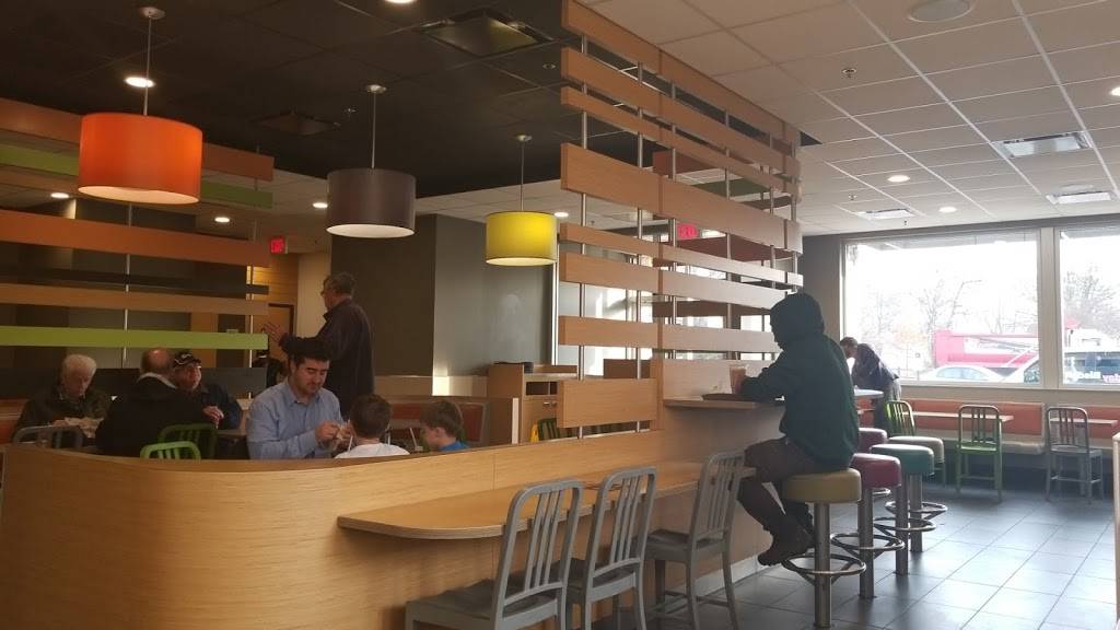 McDonalds | cafe | 5009 Wilson Blvd, Arlington, VA 22203, USA | 7035250522 OR +1 703-525-0522