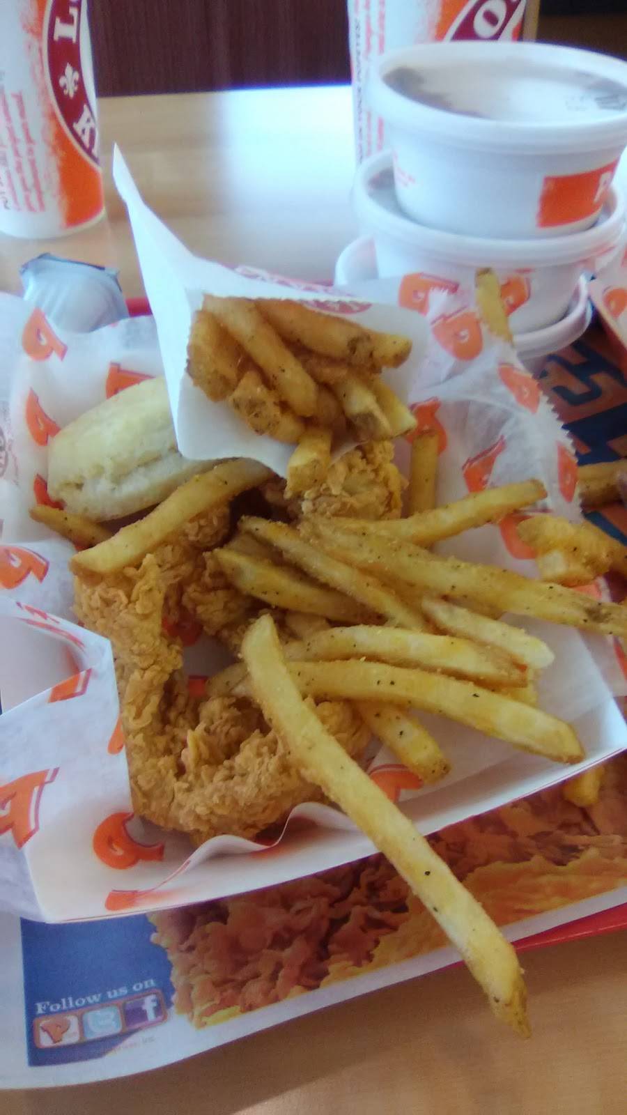 Popeyes Louisiana Kitchen | restaurant | 6011 N Illinois St, Fairview Heights, IL 62208, USA | 6183984626 OR +1 618-398-4626