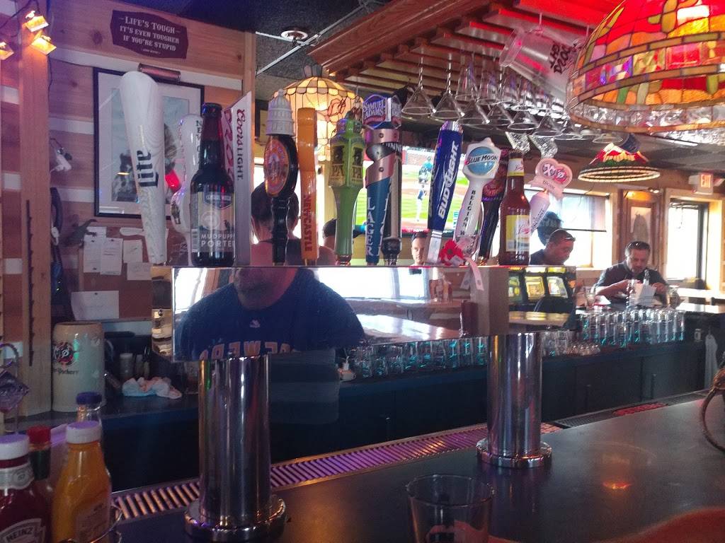 Mustang Shellys Roadhouse | restaurant | 18540 W National Ave, New Berlin, WI 53146, USA | 2626792221 OR +1 262-679-2221