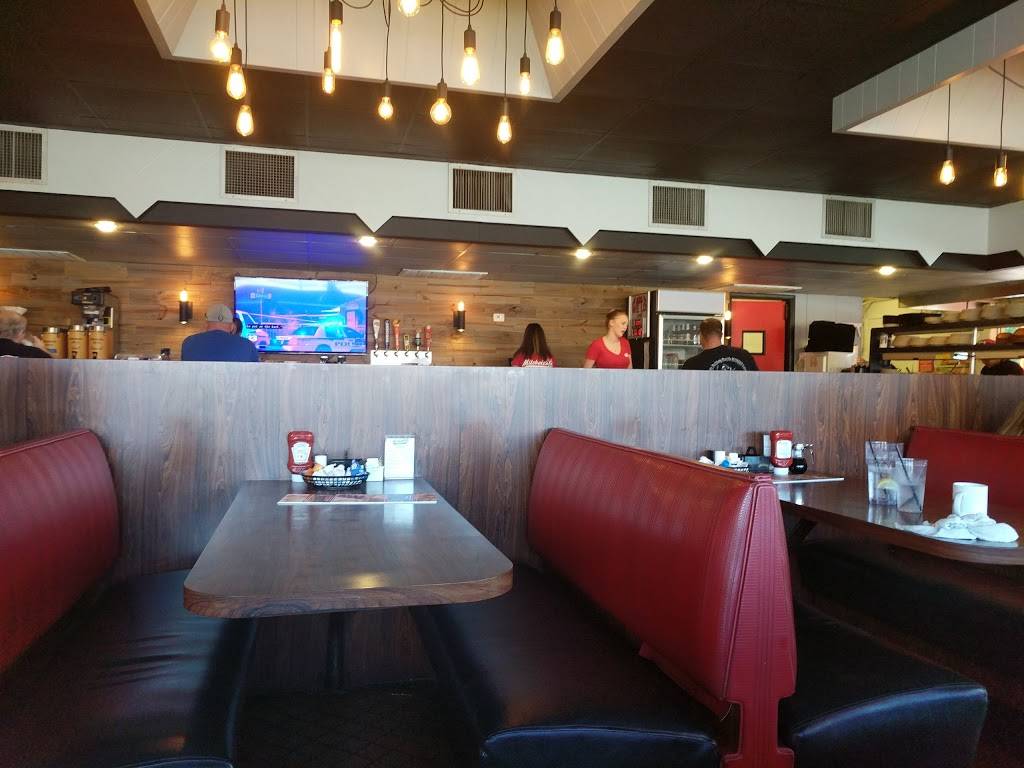 Mitchells Restaurant | restaurant | 6957, 1400 N Cocoa Blvd, Cocoa, FL 32922, USA | 3213382909 OR +1 321-338-2909