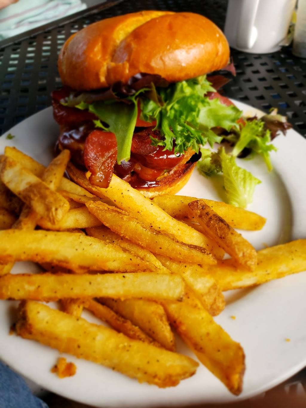 Johnny Grits | restaurant | 5749 Main St, New Port Richey, FL 34652, USA | 7278357663 OR +1 727-835-7663