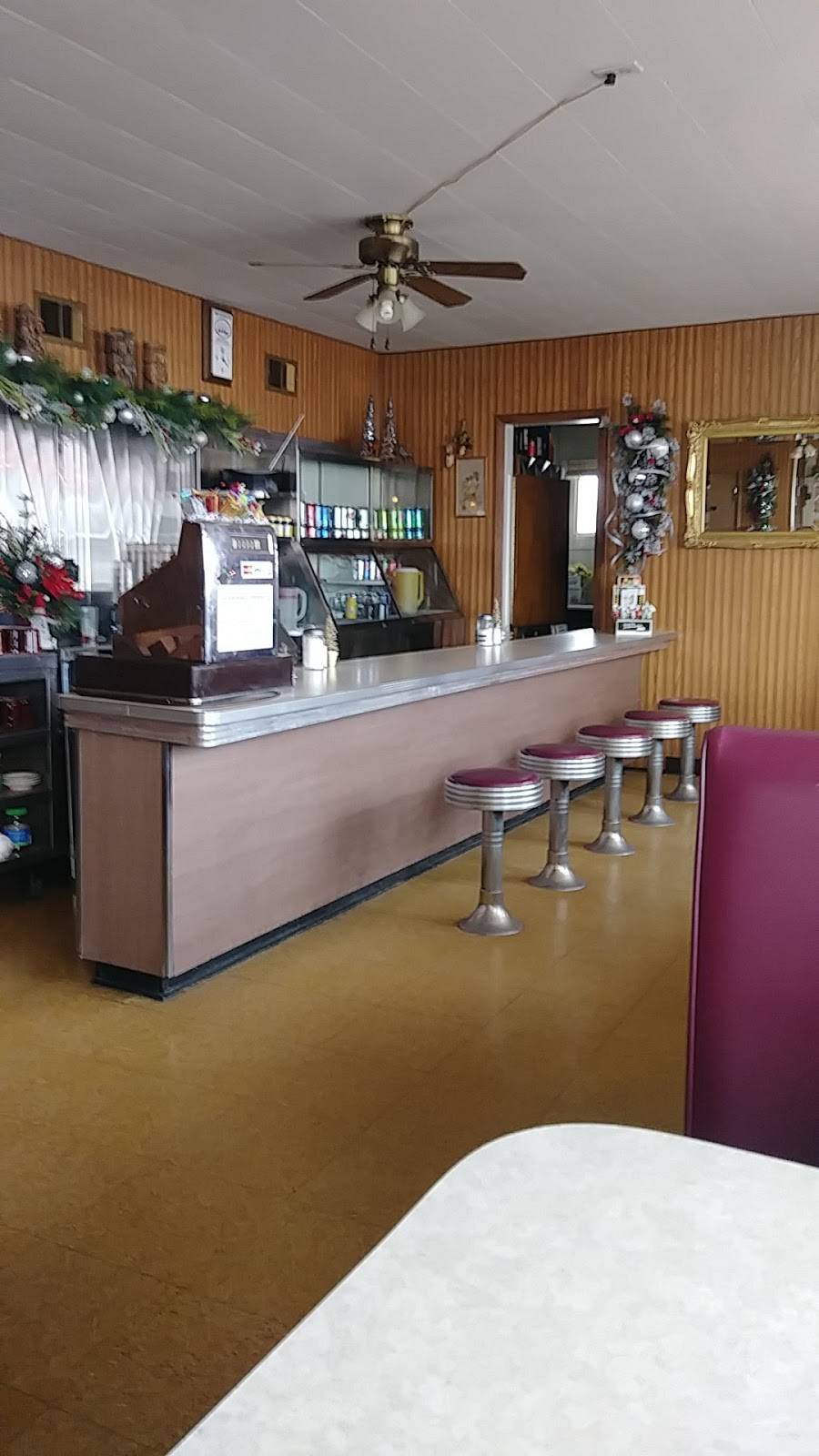 Half Way Diner | restaurant | 4347 Parkman Rd, Southington, OH 44470, USA | 3308982745 OR +1 330-898-2745