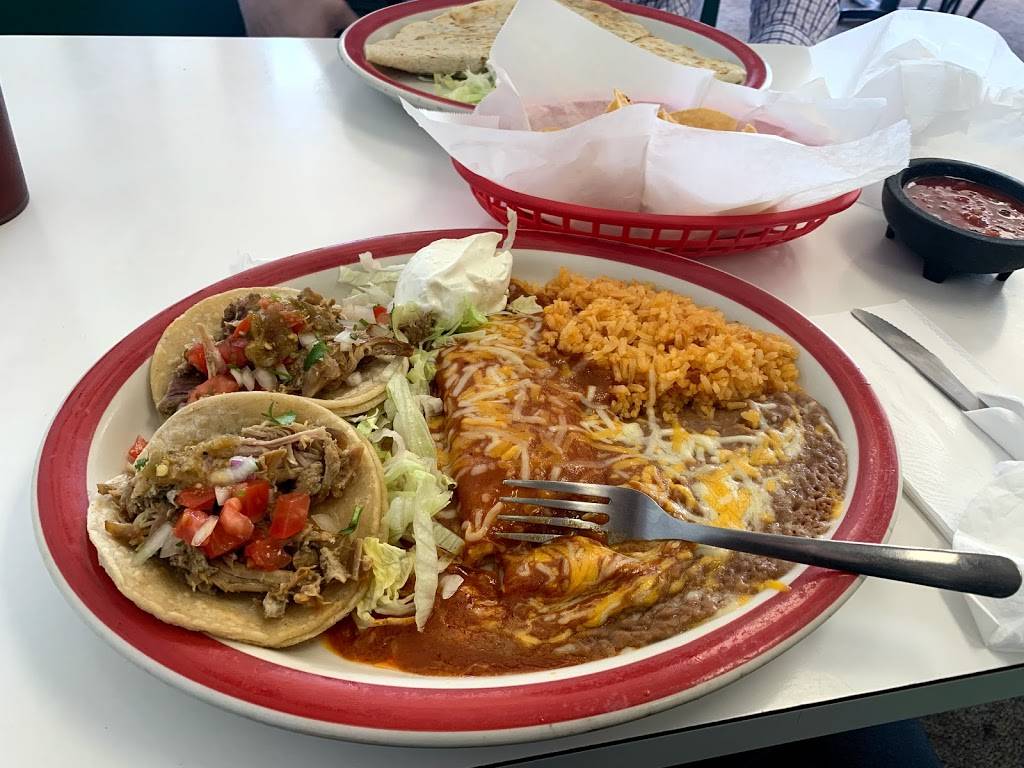 Sammys & Martinas Restaurant | restaurant | 2761 W Ave L, Lancaster, CA 93536, USA | 6617228457 OR +1 661-722-8457