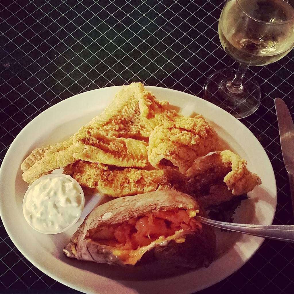 Scapecchis Supper Club | restaurant | 22338 IL-116, Farmington, IL 61531, USA | 3092451663 OR +1 309-245-1663