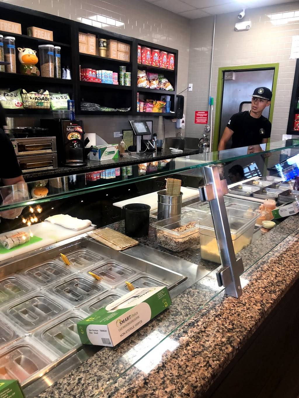 Sushi Freak | restaurant | 6450 N Desert Blvd f103, El Paso, TX 79912, USA | 9152090313 OR +1 915-209-0313