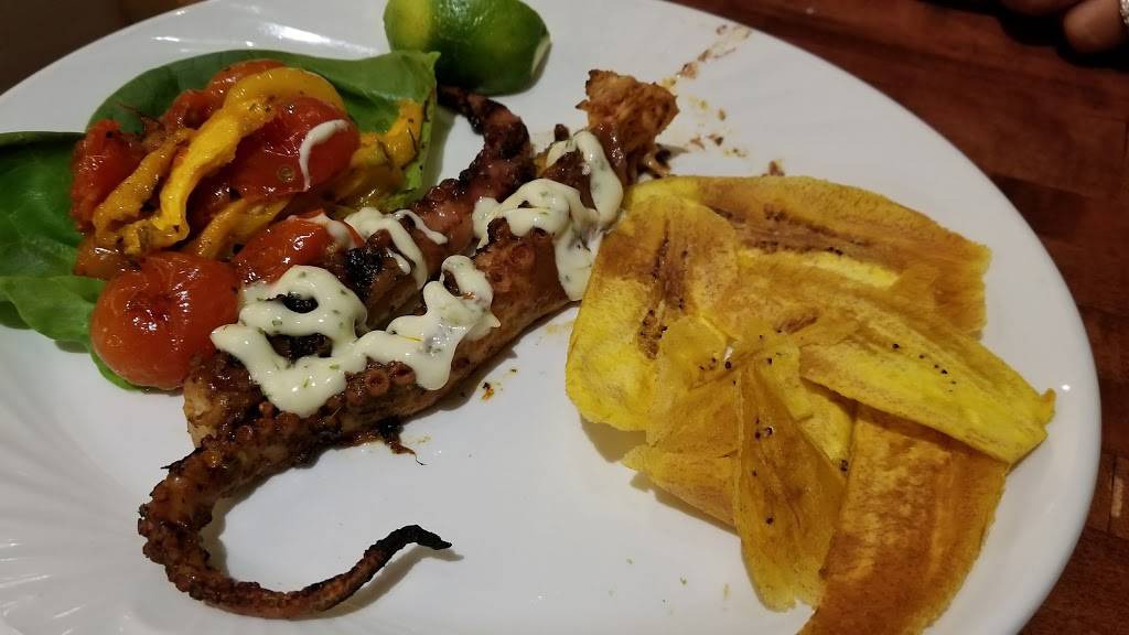 Connollys Publik House | restaurant | 1 Hotel Dr, Boston, MA 02128, USA | 6175686700 OR +1 617-568-6700