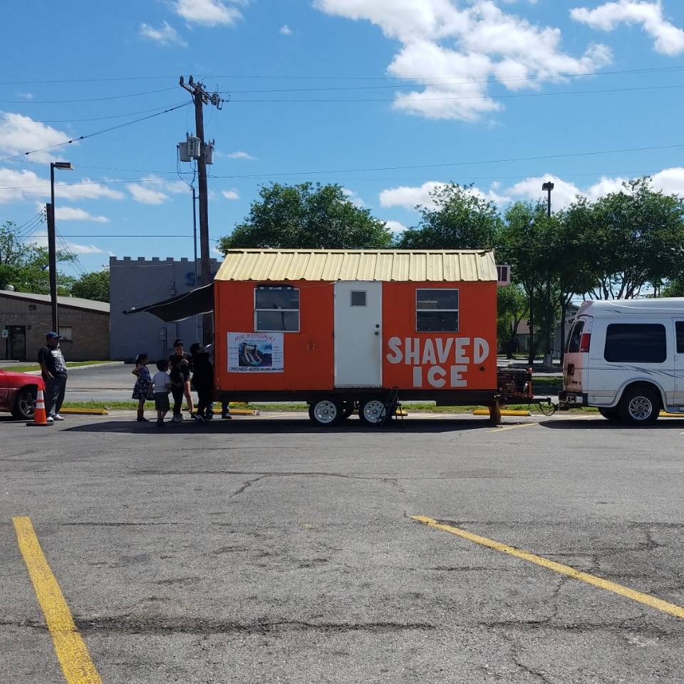 El Cachanilla Shaved Ice | meal takeaway | 100 S Zarzamora, San Antonio, TX 78207, USA | 2104154353 OR +1 210-415-4353