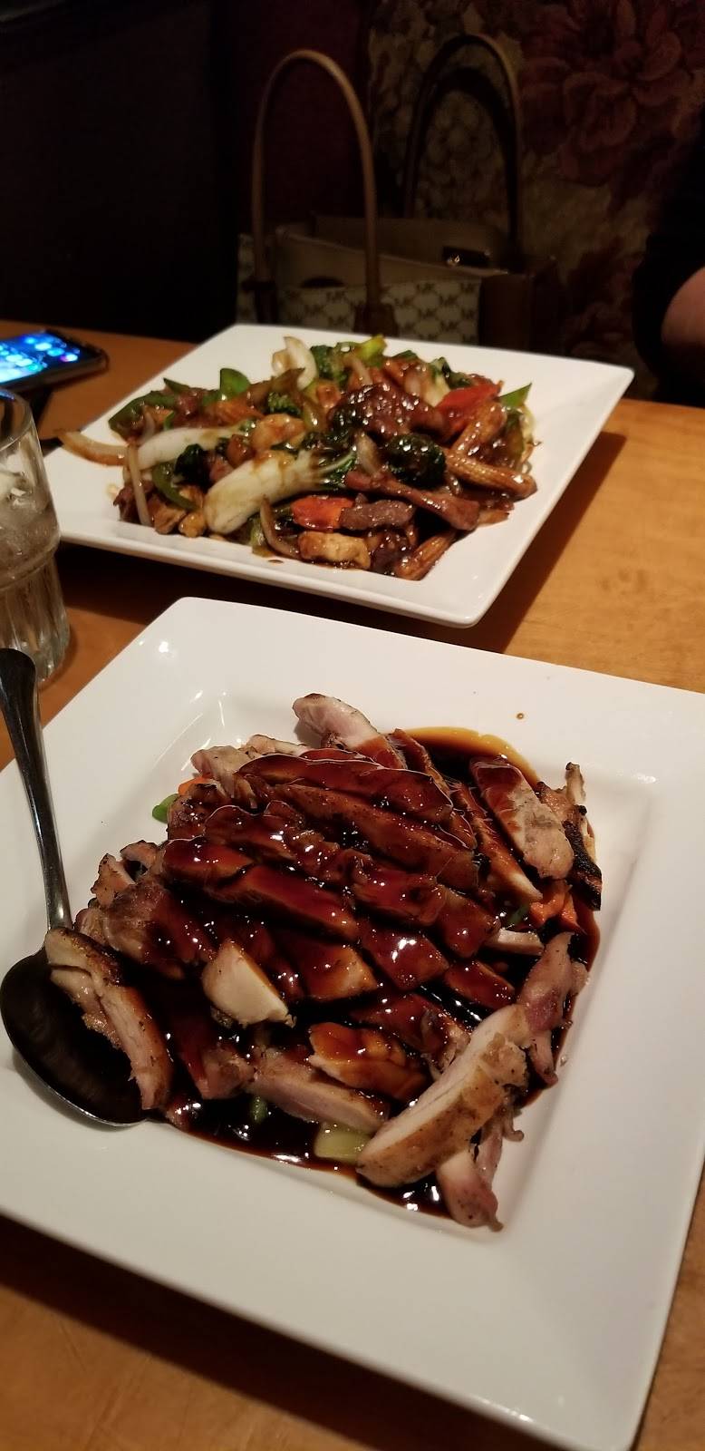 Shangri La Asian Bistro & Sushi Bar | restaurant | 203 S School St A, Lodi, CA 95240, USA | 2093660539 OR +1 209-366-0539