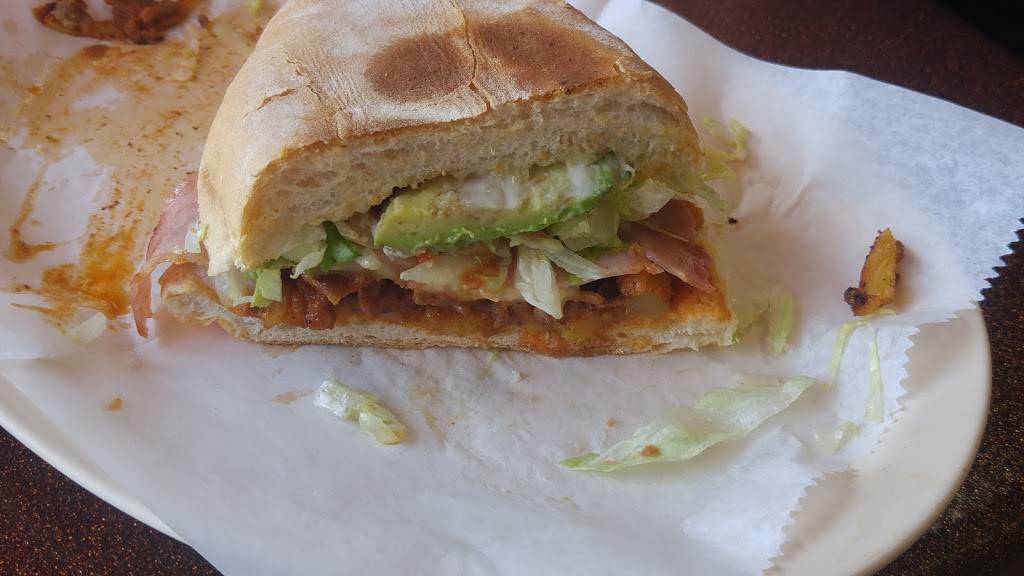 Rockys Tacos | meal takeaway | 7043 N Clark St, Chicago, IL 60626, USA | 7732744555 OR +1 773-274-4555