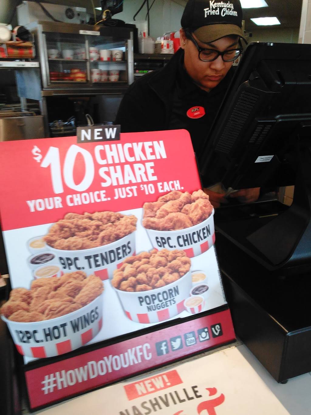 KFC | meal takeaway | E Main St, Senatobia, MS 38668, USA | 6625625996 OR +1 662-562-5996