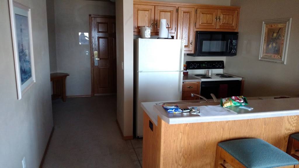 Wave Pointe Marina & Resort | restaurant | 3600 Co Rd CC, Sturgeon Bay, WI 54235, USA | 9208245440 OR +1 920-824-5440