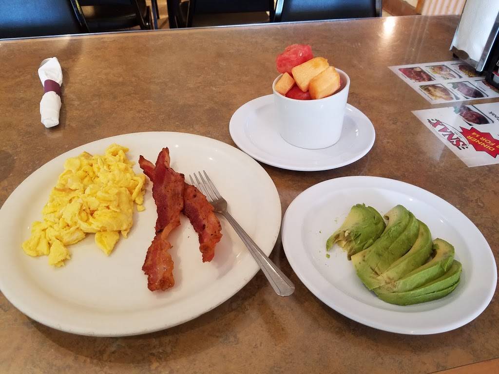 Snax Superburgers | restaurant | 3111, 2225 Artesia Blvd, Redondo Beach, CA 90278, USA | 3109219797 OR +1 310-921-9797