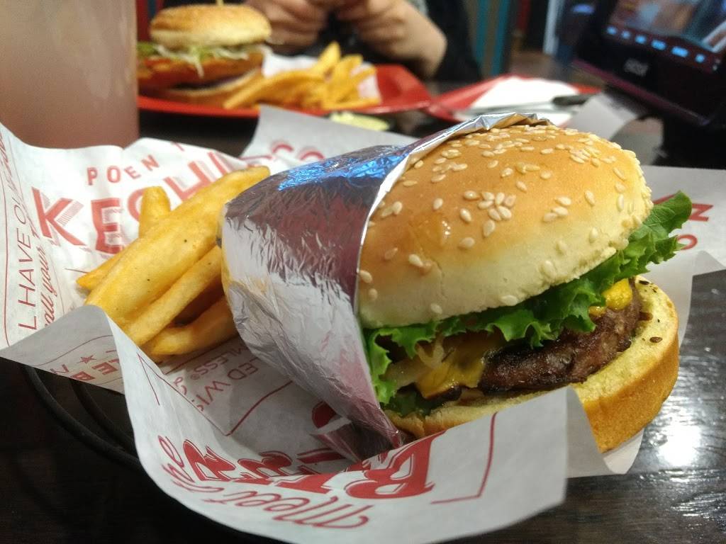 Red Robin Gourmet Burgers and Brews | restaurant | 18410 33rd Ave W, Lynnwood, WA 98037, USA | 4257716492 OR +1 425-771-6492