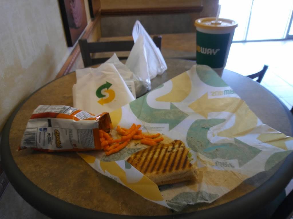 Subway | meal takeaway | 7100 Airport Rd, El Paso, TX 79906, USA | 9157817015 OR +1 915-781-7015