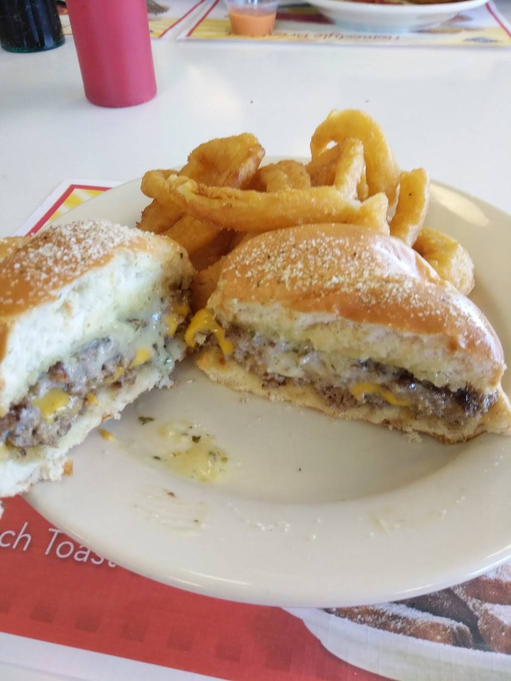 Steak n Shake | restaurant | 3232 Bardstown Rd, Louisville, KY 40205, USA | 5024562670 OR +1 502-456-2670