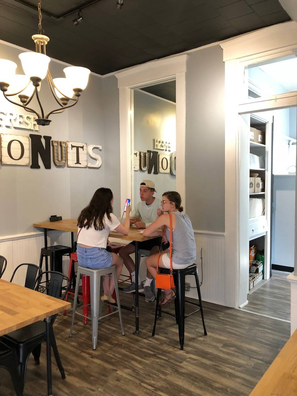 Dough-Versity Donuts & Coffee | restaurant | 5 S Beech St, Oxford, OH 45056, USA | 5135236549 OR +1 513-523-6549