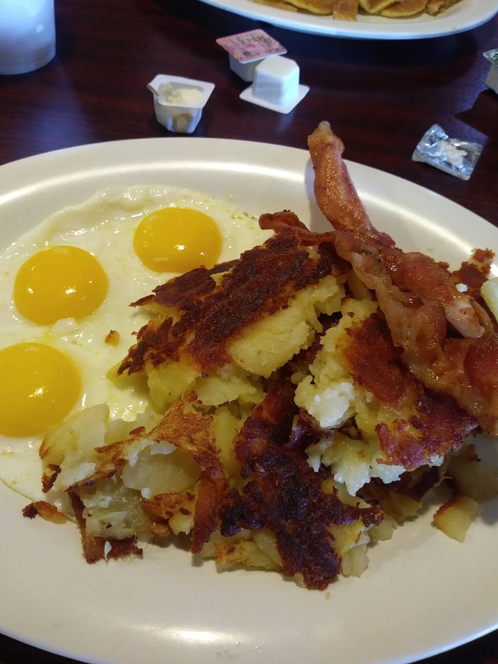 Lunas Deli & Restaurant | restaurant | 5198 Pearl Rd, Cleveland, OH 44129, USA | 2163518669 OR +1 216-351-8669