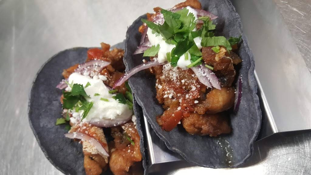 Clamatos La Cruda | restaurant | 2822 N 32nd St, Phoenix, AZ 85008, USA | 6025457741 OR +1 602-545-7741