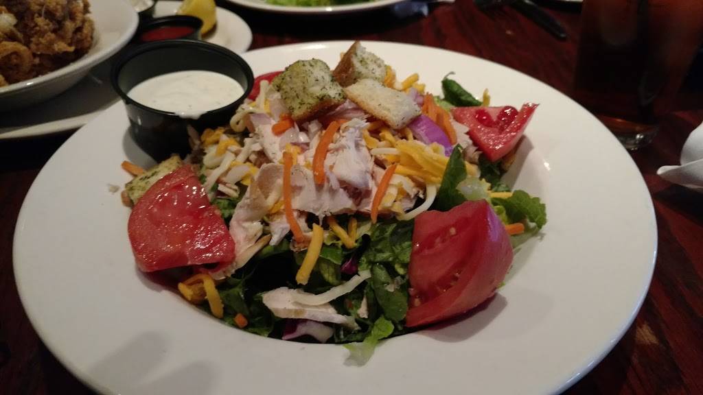 J. Henrys Restaurant | restaurant | 110 W College St, Griffin, GA 30224, USA | 6786881769 OR +1 678-688-1769