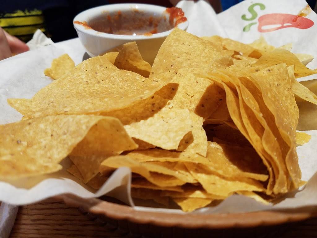 Chilis Grill & Bar | meal takeaway | 2105 NJ-35 #101, Holmdel, NJ 07733, USA | 7326712273 OR +1 732-671-2273