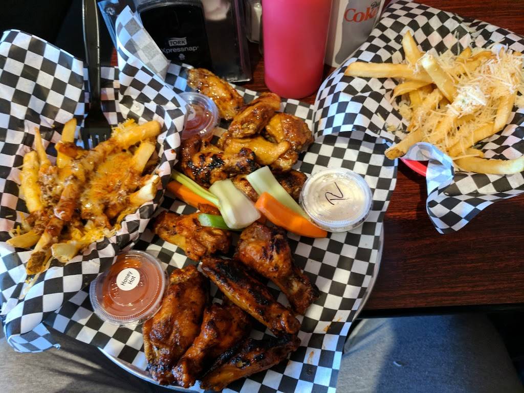 Grillin Wings & Things | restaurant | 723 S University Blvd, Denver, CO 80209, USA | 7205707800 OR +1 720-570-7800