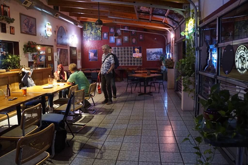 Carraros & Joes Place | restaurant | 108 Vassar Dr SE, Albuquerque, NM 87106, USA | 5052682300 OR +1 505-268-2300