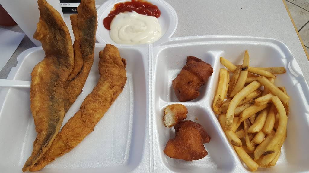 Country Fish Fry | restaurant | 3416 N Main St, Hope Mills, NC 28348, USA | 9104256101 OR +1 910-425-6101