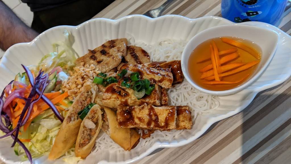 Pham Le Kitchen | restaurant | 1261 Stittsville Main St, Stittsville, ON K2S 2E4, Canada | 6134351018 OR +1 613-435-1018