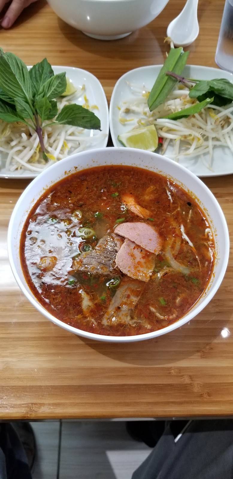 Station Pho | restaurant | 327 Boulevard Saint-Martin O, Laval, QC H7M 1Y7, Canada | 4509010399 OR +1 450-901-0399