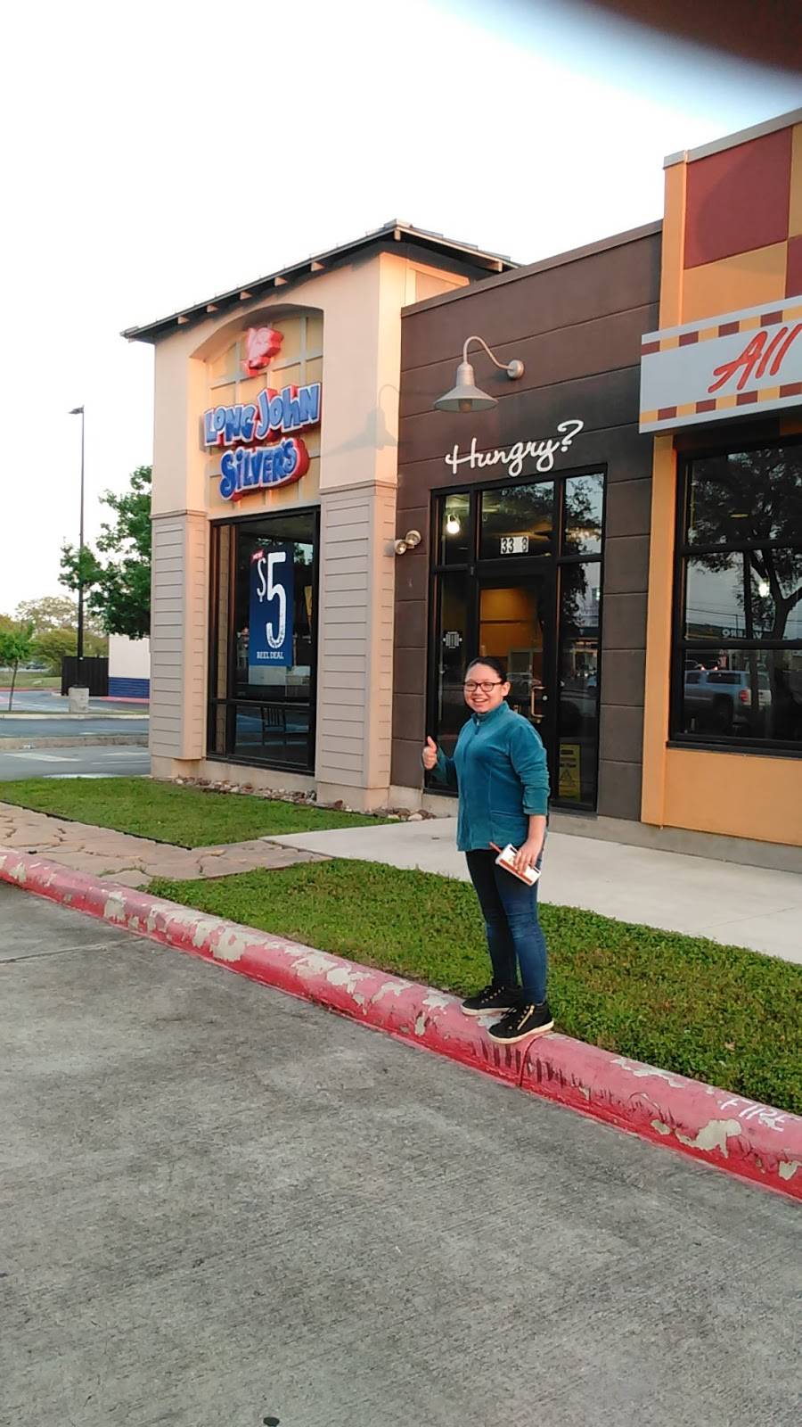 Long John Silvers / A&W | restaurant | 3318 SE Military Dr, San Antonio, TX 78223, USA | 2105910597 OR +1 210-591-0597