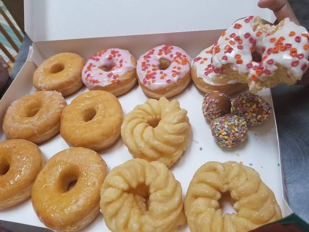 Dunkin | bakery | 3742 US-11, McGraw, NY 13101, USA | 6077583838 OR +1 607-758-3838